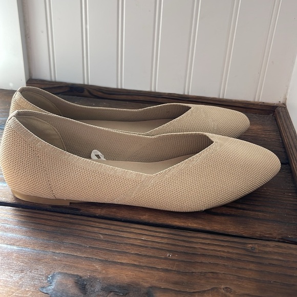 NWT Jellypop Women's Tan Mesh Ballet Flats - Picture 4 of 7